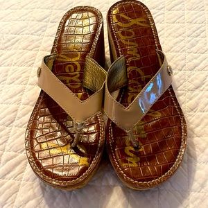 Sam Edelman nude patent wedge flip flops